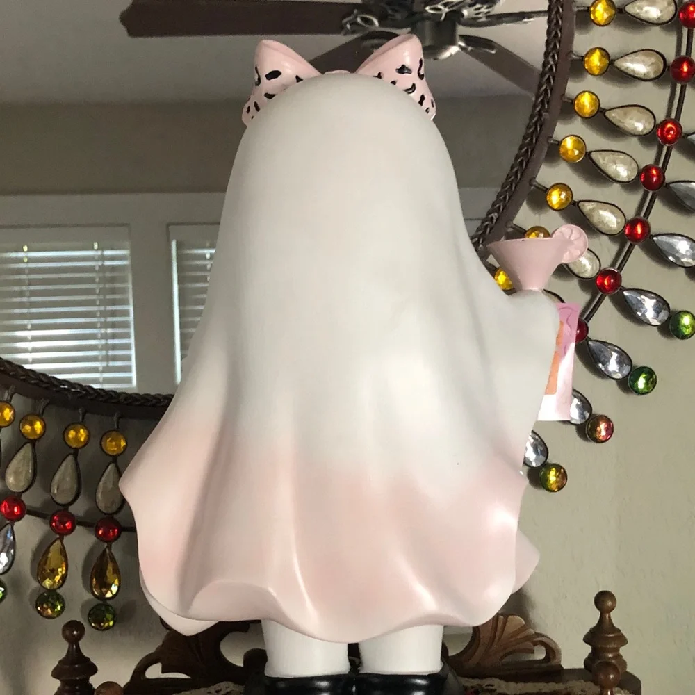Glamorous Ghouls chic pink